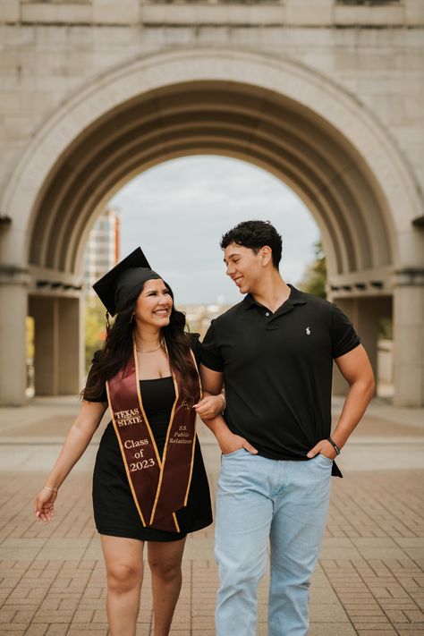 Graduation Pic With Boyfriend, Couple Poses Graduation, Grad Poses With Boyfriend, Grad Picture Ideas With Boyfriend, Cap And Gown Senior Pictures With Boyfriend, Graduation Picture Poses With Boyfriend, Graduation Picture Ideas With Boyfriend, Husband And Wife Graduation Pictures, Boyfriend Girlfriend Graduation Pics