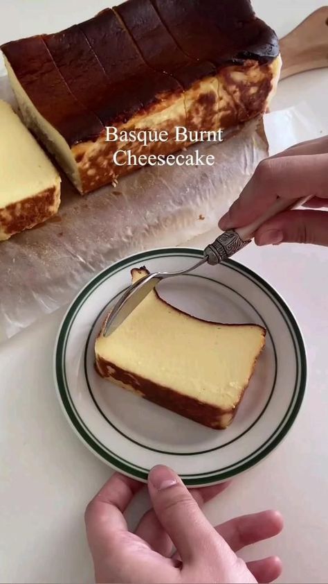 Cheese Sponge Cake, Basque Burnt Cheesecake, Burnt Cheesecake, Sponge Cake Recipe, Mapo Tofu, Easy Baking Recipes Desserts, Tasty Baking, Sweet Snacks Recipes, Baked Dessert Recipes