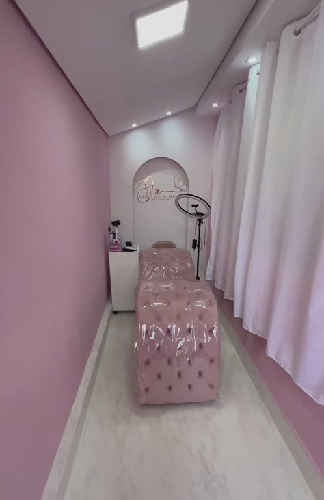 Pink Spa Room, Lash Suite Decor, Studio Lash Designer, Beauty Salon Uniform Ideas, Lash Studio Decor, Studio Lashes, Studio Lash, Beauty Shop Decor, Eyelash Studio