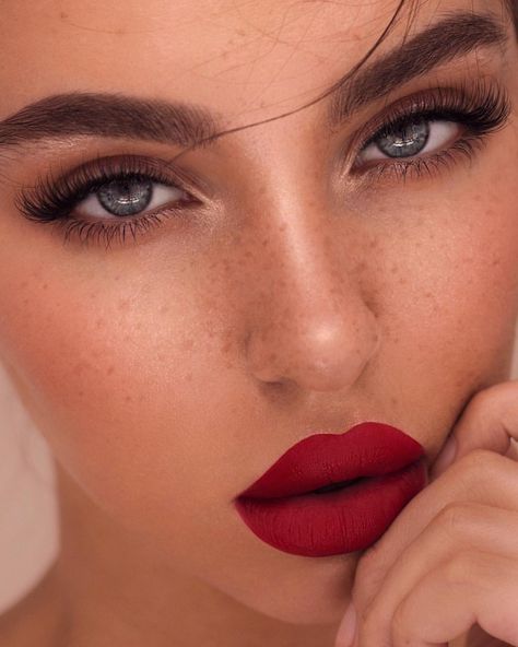 Red Lips Makeup Look, Hourglass Makeup, Red Lip Makeup, Makeup Tutorial Eyeshadow, Smink Inspiration, Beauty Make-up, Pinterest Makeup, Brown Makeup, Braut Make-up