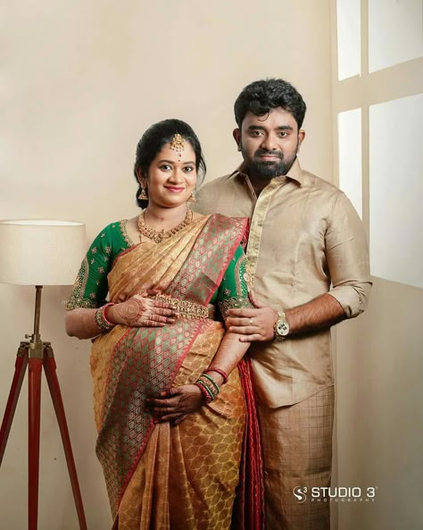 Seemantham Poses With Husband, Bangle Ceremony Poses, Meternati Photo Shoot Indian, Baby Shower Poses Indian, Valaikappu Photoshoot, Baby Shower Couple Photoshoot, Seemantham Photos, Baby Shower Poses, Baby Shower Photography Poses