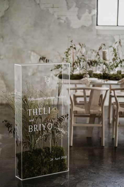 Popular Wedding Themes, Moss Wedding, Romantic Rustic Wedding, Entry Signs, Garden Theme Wedding, Secret Garden Wedding, Rustic Wedding Table, Wedding Reception Inspiration, Boutique Interior