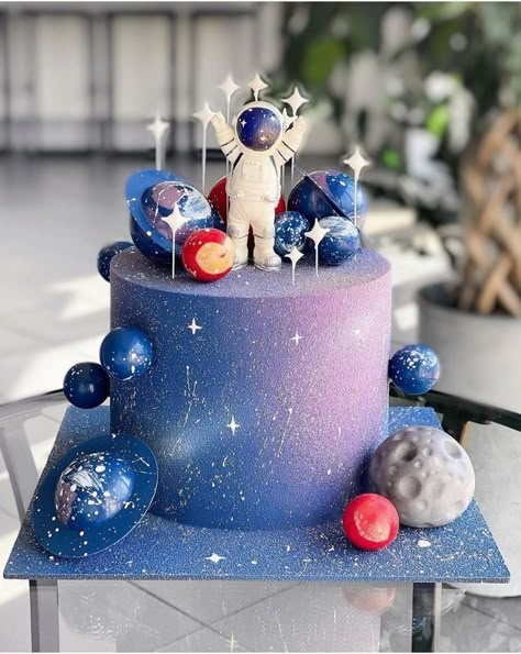 Astronaut Cake, Planet Cake, Galaxy Cake, Astronaut Birthday, Space Theme Party, Outer Space Birthday, Space Birthday Party, 2nd Birthday Party Themes, Simple Birthday Cake