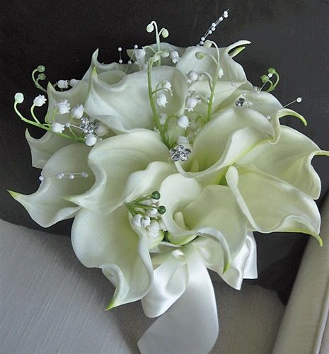 Wedding Bouquets White, White Calla Lily Bouquet, Calla Lily Bouquet, Low Cost Wedding, Lily Bouquet, Prom Flowers, White Wedding Bouquets, Calla Lilies, White Bouquet