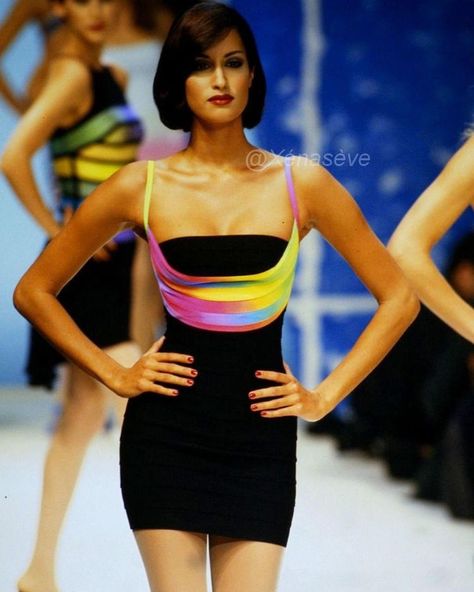 Yasmeen Ghauri, 90s Runway Fashion, Runway Fashion Couture, Runway Outfits, Claudia Schiffer, Herve Leger, Naomi Campbell, Best Fashion, Mode Inspiration