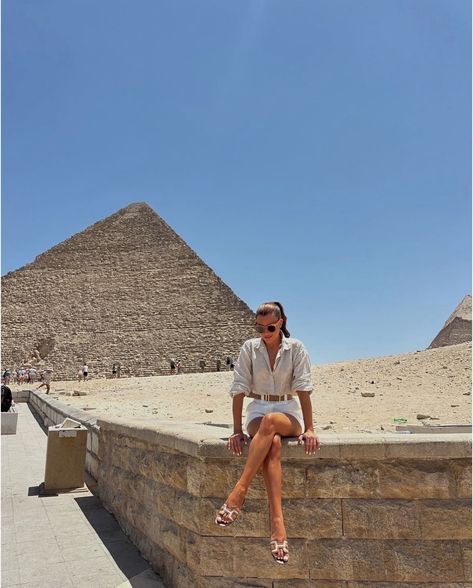 A.O.B. Sahara Desert Outfit, Tourist Fashion, Egypt Outfits, Dubai Outfit, Travel To Egypt, Egyptian Decor, Egyptian Architecture, Egypt Aesthetic, Pyramids Egypt