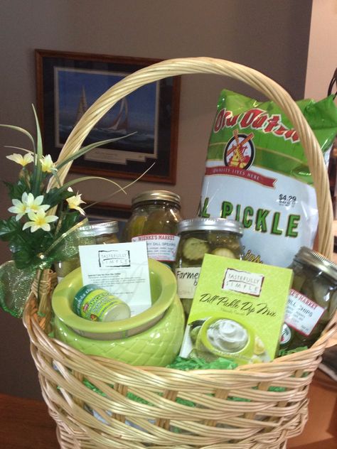 When in a pickle, eat a pickle gift basket! Think I'll do this for John!! Pickle Gift Basket, Green Themed Gift Baskets, Kitchen Gift Baskets, Christmas Pickle Ornament, Theme Baskets, Pickle Gifts, Pickle Ornament, In A Pickle, Christmas Pickle