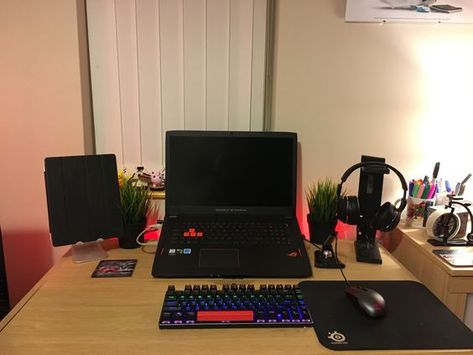 this setup you can create at very less expenses Setup Laptop, Microphone For Gaming, Lofi Desk, Laptop Setup, Laptop Gaming Setup, Cafe Plan, Klx 150, Gaming Area, Gaming Desk Setup