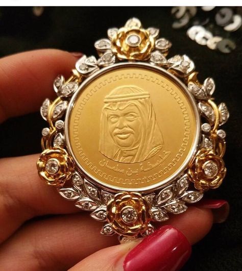 Gini Ginni Pendant Design Diamond, Gold Coin Jewelry, Gold Coin Ring, Brides Mom, Diamond Pendants Designs, Coin Art, Diamond Pendants, Pendant Diamond, Gold Designs