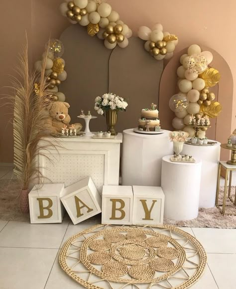 Gender Neutral Dessert Table, Gender Reveal Decorations Neutral, Gold And White Gender Reveal Party, Beige Gender Reveal Party, Gender Reveal Neutral Theme Decorations, Boujee Gender Reveal, Gold And White Baby Shower Ideas, Gender Reveal Nude Theme, Deco Gender Reveal