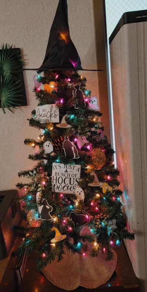 Hocus Pocus Tree, Hocus Pocus Christmas, Hocus Pocus Decorations, Fall Christmas Tree, Halloween Christmas Tree, Holiday Trees, Halloween Tree, Halloween Trees, Halloween 2023