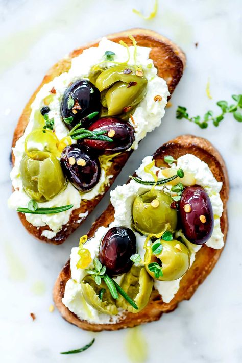 THE BEST Easy Marinated Olives Recipe | foodiecrush.com Marinated Olives And Mozzarella, Healthy Tapas Ideas, Olive Bruschetta Recipe, Easy Tapas Ideas, Italian Tapas Ideas, Entrees Recipes Starters, Recipes With Olives, Crostini Ideas, Marinated Olives Recipe