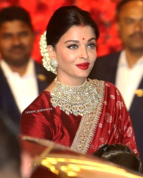 Aishwarya Aishwarya Bridal Look, Aishwarya Rai In Silk Saree, Aishwarya Rai Red Saree, Aishwarya Rai Bachchan In Devdas, भारतीय दुल्हन संबंधी, ऐश्वर्या राय, Bollywood Designer Sarees, Choker Bali Aishwarya Rai, Banarsi Saree