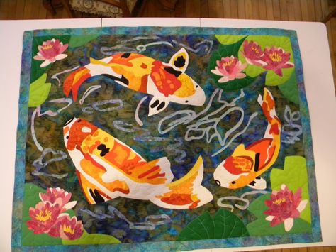 Koi Quilt, Fish Quilt Pattern, Quilt Room, Crafts Unique, Fish Quilt, Quilt Applique, Appliqué Quilts, Koi Art, Retreat Ideas