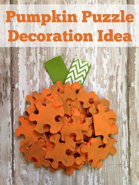 Upcycle puzzle pieces into this DIY pumpkin. An easy home decor project even to do with the kids | Halloween Craft Idea #repurpose. Click through for the full tutorial for this DIY project. Halloween Craft Idea, Puzzle Piece Art, Puzzle Piece Crafts, Porch Diy, October Crafts, Halloween Pumpkins Painted, Easy Fall Crafts, Puzzle Crafts, Diy Porch