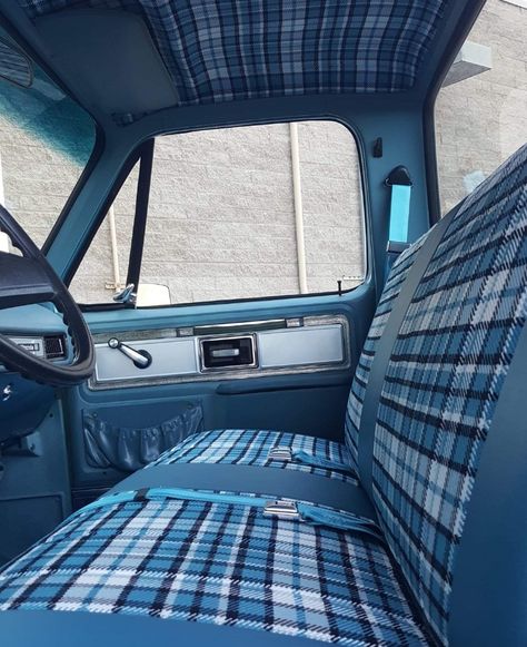 Classic Truck Interior Ideas, Square Body Chevy Interior, Vintage Truck Interior, 4runner Mods, Car Interior Upholstery, Vintage Chevy Trucks, Bmw Interior, Short Stack, Bronco Ii