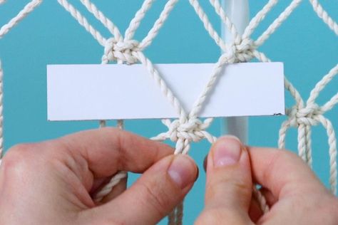 Diy Macrame Stuffed Animal Storage, Diy Stuffie Hammock, Diy Macrame Toy Net, Macrame Toy Hammock Tutorial, How To Macrame A Hammock, Macrame Hammock For Toys, Macrame Plush Hammock, Macrame Stuffed Animal Hammock Tutorial, Macrame Hammock For Stuffed Animals