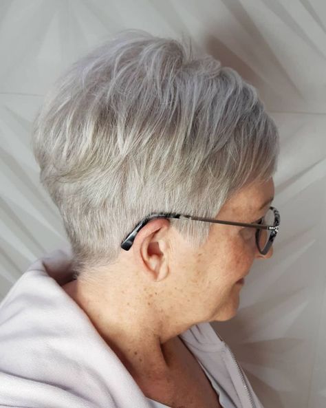 70 Year Old Women, Short Hair Model, Beautiful Hairstyle, Short Grey Hair, Short Hair Over 60, Best Short Haircuts, Haircut For Older Women, Short Pixie Haircuts, Haircuts For Women