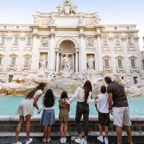 Family Inspo Aesthetic, Travel With My Family, Family Traveling Aesthetic, Italy With Family, Travel Aesthetic Family, Europe Family Vacation, Europe Travel With Kids, Family Of 6 Aesthetic, Travel Family Aesthetic