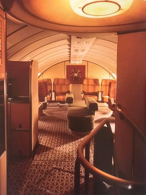 Airplane Interior Aesthetic, Airplane Business Class Aesthetic, Aviation Aesthetic, 1960s Airport, American Airlines Business Class Seats, Plane Seats, Airplane Interior, Vintage Airline Ads, Plane Photos