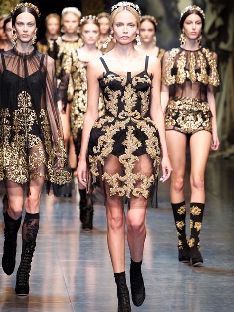 Embroidered details and intricate patterns and designs that mimic the garments of 17th century royalty. Fashion designers such as Gucci, Ralph Lauren and even p Milano Fashion Week, Baroque Style, Dolce E Gabbana, Baroque Fashion, Looks Style, Mode Inspiration, Beauty And Fashion, Rococo, Milan Fashion Week