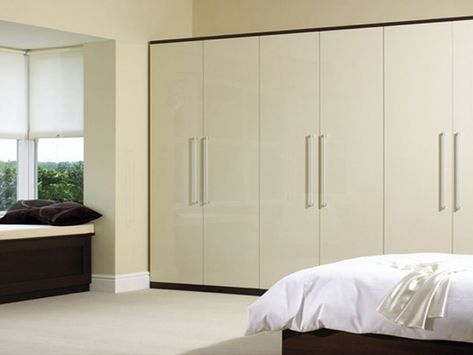 Cream Color Wardrobe Design, Small Bathroom Cupboard, Cream Wardrobe, Cream Wardrobes, Wardrobe With Sliding Doors, Big Wardrobe, Color Wardrobe, Modern Wardrobe Design, Modern Bedroom Wardrobe