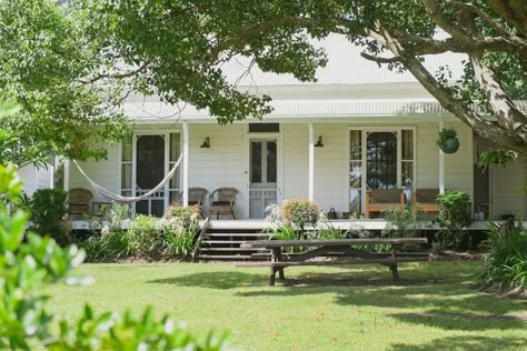 Homestead Farm, Farm Lifestyle, Farm Stay, Ranch Style Home, Country Estate, Historic Home, House Entrance, Small Home, House Front