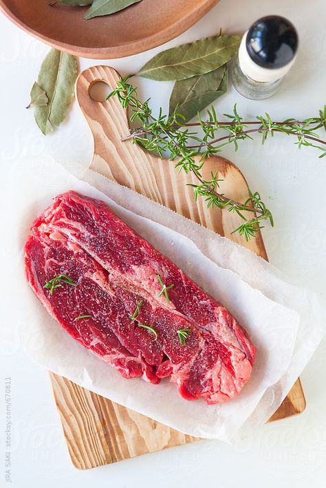 Meat Photography Food Styling, Raw Meat Photography, Meat Food Styling, Meat Photography, Western Style Food, Meat Store, Premium Meat, Sirloin Steak, Raw Meat