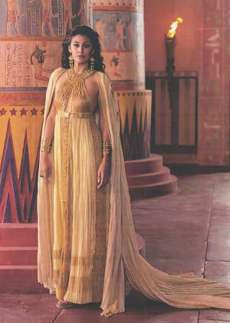 Sibylla Deen, Ancient Egyptian Fashion, Ancient Egyptian Clothing, Easy College Halloween Costumes, Egyptian Dress, Egyptian Clothing, Egypt Aesthetic, Egyptian Fashion, Best Friend Halloween Costumes