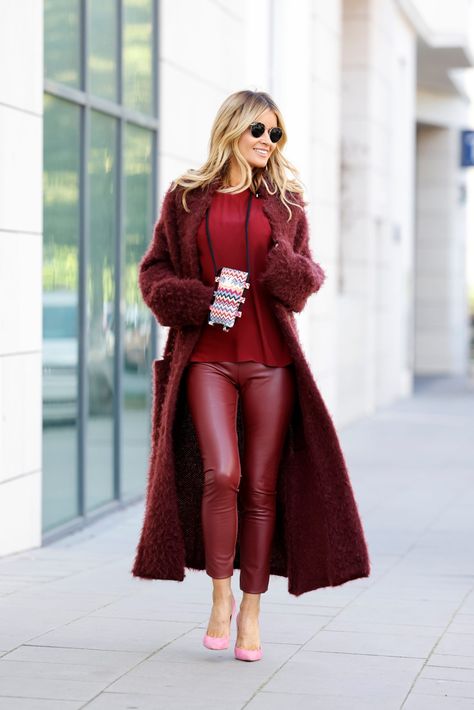 Red Leather Leggings Outfit, Gita Banko, Burgandy Leggings, How To Style Leather Leggings, Red Leather Leggings, Style Leather Leggings, Tattoos Leg, Legs Tattoo, Leather Jeggings