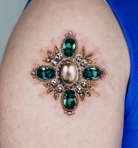 Noble Tattoo Ideas, Jewel Tattoo Gem, Tattoo Claims, Pearls Tattoo, Jewels Tattoo, Emerald Tattoo, Tattoo Ideas Tumblr, Metal Tattoos, Green Tattoo