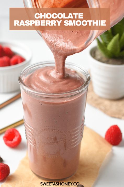 Chocolate Raspberry Smoothie - Sweet As Honey Chocolate Raspberry Smoothie, Raspberry Smoothie Bowl, Smoothie Recipies, Breakfast Shake, Chocolate Smoothie Recipes, Chocolate Texture, Vegan Shakes, Keto Smoothie Recipes, Sweet As Honey