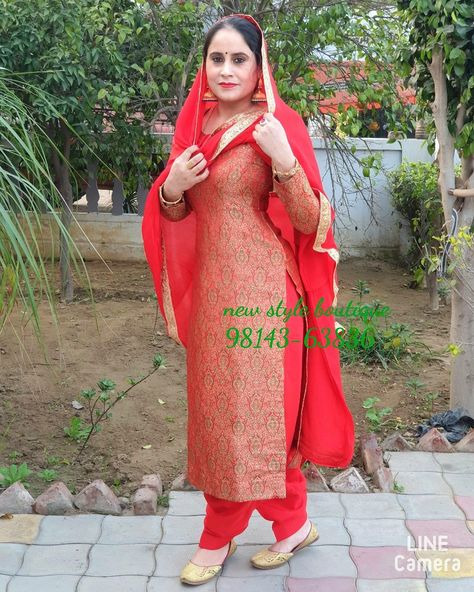 Red Suit Combination, Red Suit Design, Suit Design Punjabi, Lengha Blouse, Red Suits, Amrapali Jewellery, Lengha Blouse Designs, Punjabi Suits Party Wear, Simple Suit