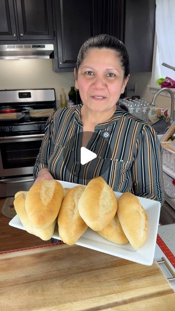 Bolillo Recipe, Mexican Bakery, Frosty Recipe, Mexican Bread, Beef Wellington Recipe, Mexico Food, Bread Recipes Sweet, Easy Delicious Recipes, Bread Recipes Homemade