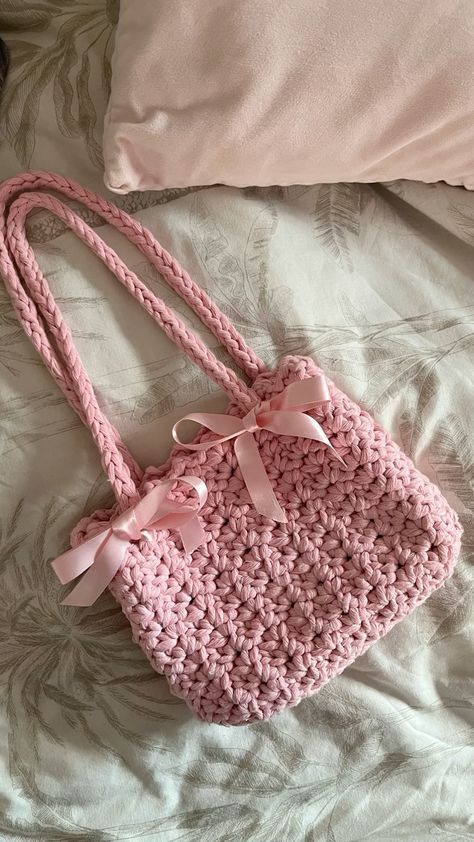 Crochet Trending, Aesthetic Crochet, Fashion Crochet, Clutch Bags, Fashion Aesthetic, Middle Earth, A Bag, 100 Years, Crochet Bag