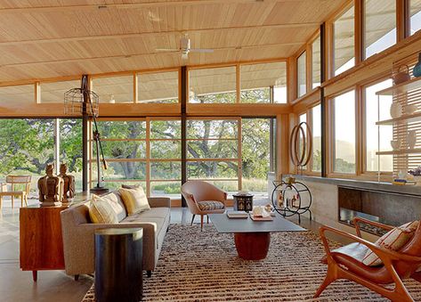 A Look Into Mid-Century Modern Windows - Blindsgalore Blog Mid Century Modern Living Room Design, Modern Japanese Interior, Interior Design Per La Casa, Japanese Interior Design, Mid Century Modern Living, Mid Century Modern Living Room, Modern Windows, Japanese Interior, Mid Century Modern Decor