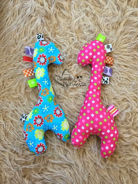 Phanessa's Crafts: Baby Giraffe Tag Toy Giraffe Toy, Baby Toys Diy, Sewing For Baby, Sewing Stuffed Animals, Baby Sewing Projects, Baby Sewing Patterns, Fabric Toys, Small Sewing Projects, Toys Diy