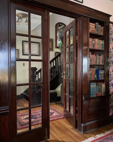 Old Timey House Interior, Victorian Homes Inside, Antique House Interior, German Interior Design, Vintage House Interior, 1900s Home, In My 40s, 1920s Interior Design, 1930s Home