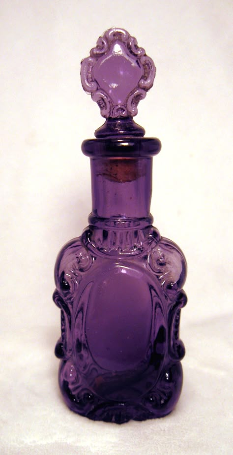 Antique Perfume Bottle Sun Purple circa 1880's. Even has the original cork! Witchy Knick Knacks, Purple Antique Aesthetic, Purple Perfume Aesthetic, Vintage Purple Aesthetic, Bottle Reference, Purple Objects, Vintage Items Antiques, Purple Bottles, Antique Trinkets