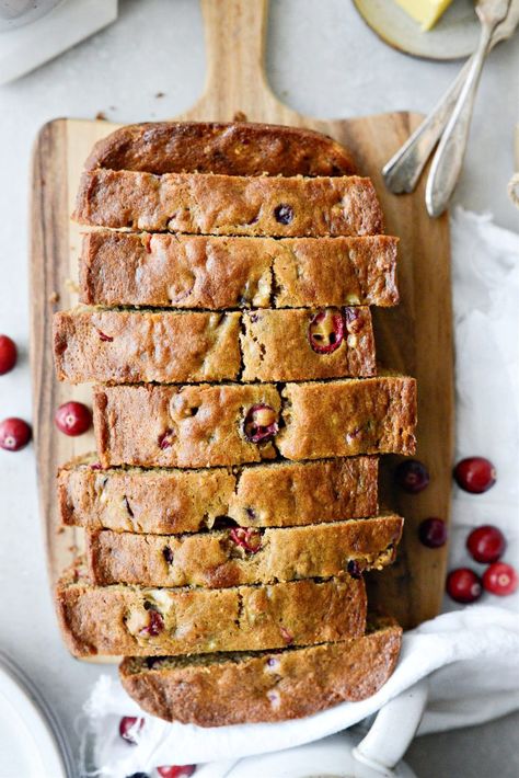 Cranberry Orange Banana Bread Cinnamon Cranberry Bread, Cranberry Orange Banana Bread, Banana Christmas Bread, Healthy Cranberry Orange Bread, Winter Banana Bread, Cranberry Banana Bread Recipe, Holiday Banana Bread, Banana Bread Variations, Cranberry Pull Apart Bread