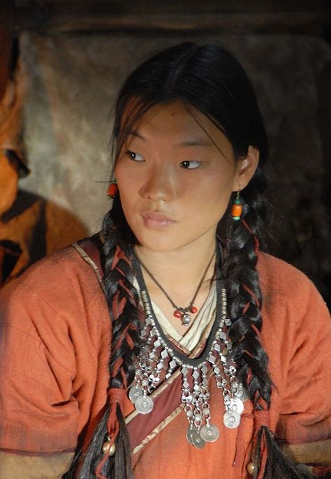 global-musings: “Mongolian actress Chuluuny Khulan ” 얼굴 드로잉, Human Reference, Pow Wow, World Cultures, People Of The World, Portrait Inspiration, Interesting Faces, 인물 사진, Cthulhu