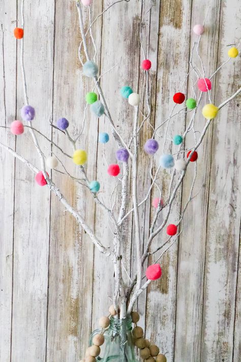 DIY Colorful Pom Pom Sticks - Re-Fabbed Easter Pom Pom Crafts, Pom Pom Tree, Lamb Decorations, White Spray Paint, Pom Pom Crafts, Ideas For Easter Decorations, Sell Diy, Ideas For Easter, Diy Easter