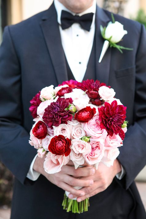 Burgundy Ranunculus, Romantic Modern Wedding, Trailing Bouquet, Red Ranunculus, Ranunculus Bouquet, Kelly Brown, Round Bouquet, Wedding Party Flowers, Bridal Bouquet Pink