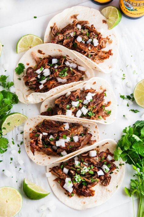 Slow Cooker Pork Carnitas Tacos recipe - Juicy, tender, tasty pork carnitas Served street taco style, all made easily in the slow cooker! Tacos Carnitas, Carnitas Crockpot, Carnitas Tacos Recipe, Beef Carnitas, Slow Cooker Pork Carnitas, Pork Carnitas Tacos, Pork Carnitas Slow Cooker, Carnitas Tacos, Cooking Meals