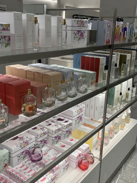 Perfume Shop Aesthetic, Zara Perfume Aesthetic, Zara Fragrance, Zara Aesthetic, Zara Perfume, Perfume Aesthetic, Aesthetic Shopping, Aesthetic Shop, 20th Birthday