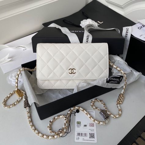 Chanel Woc Caviar, Wishlist Board, Chanel Woc, Bottega Veneta Bags, Chanel Shoulder Bag, Dream Bags, School Accessories, Bvlgari Bags, My Year