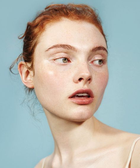 A Redhead’s Guide To Embracing Pale Skin #refinery29 https://www.refinery29.com/en-gb/red-hair-pale-skin-ginger Maquillaje Glowy, Fashion Editorial Makeup, Hair Pale Skin, Skin Model, Drawing People Faces, Glossy Makeup, Hair Extensions Best, Trendy Makeup, Foto Poses