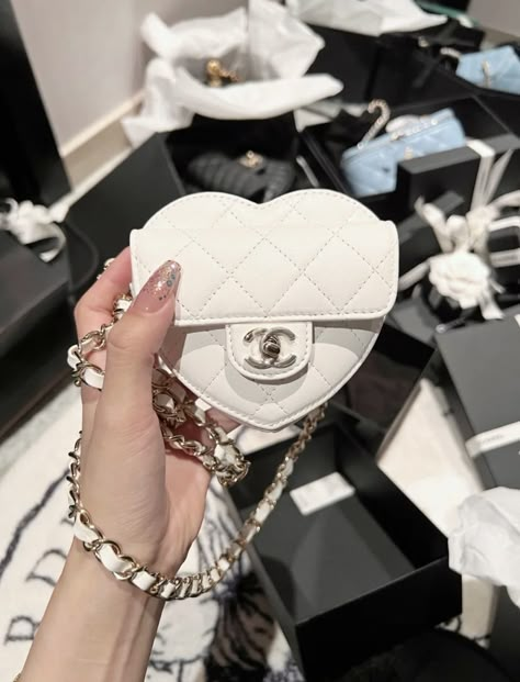 Chanel Small Bag, Coco Chanel Bags, White Chanel Bag, Chanel Mini Bag, Purse Aesthetic, Chanel 2022, Korean Bag, 2022 Ss, Chanel Collection