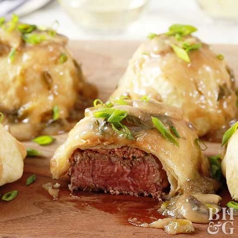 Beef Steaks Wellington Beef Tenderloin Recipes, Fancy Dinner Recipes, Festive Dinner, How To Cook Mushrooms, Beef Wellington, Beef Tenderloin, Fancy Dinner, Beef Steak, Beef Dishes