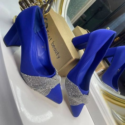 There are block-heels and there are BLOCK-HEELS!!! These BLOCK-HEEL pumps are not the type you wear anyhow. These are the ones you reserve for that special short dress in your wardrobe 😍😍. It's difficult to even pick a favourite color because each slide is absolutely gorgeous 🥰. Price: N26,000 Sizes: 👇 Blue: 37-45 ps: no size 39 & 40 Pink: 43-46 Red: 39-45 Kindly send a DM or click the LINK IN BIO to order. • • • • • #blockheels #corporateshoes #pumpshoes Heel Pumps, Pump Shoes, Short Dress, Favorite Color, Block Heels, Link In Bio, Short Dresses, Pumps, Wardrobe